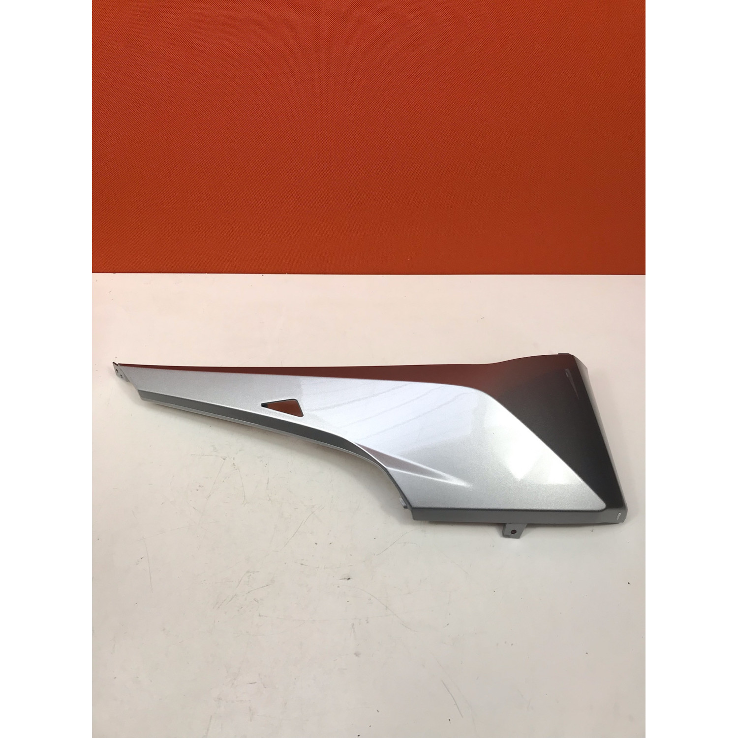 Protection laterale avant droite pour HONDA FORZA 125 64431-K40-F00ZE