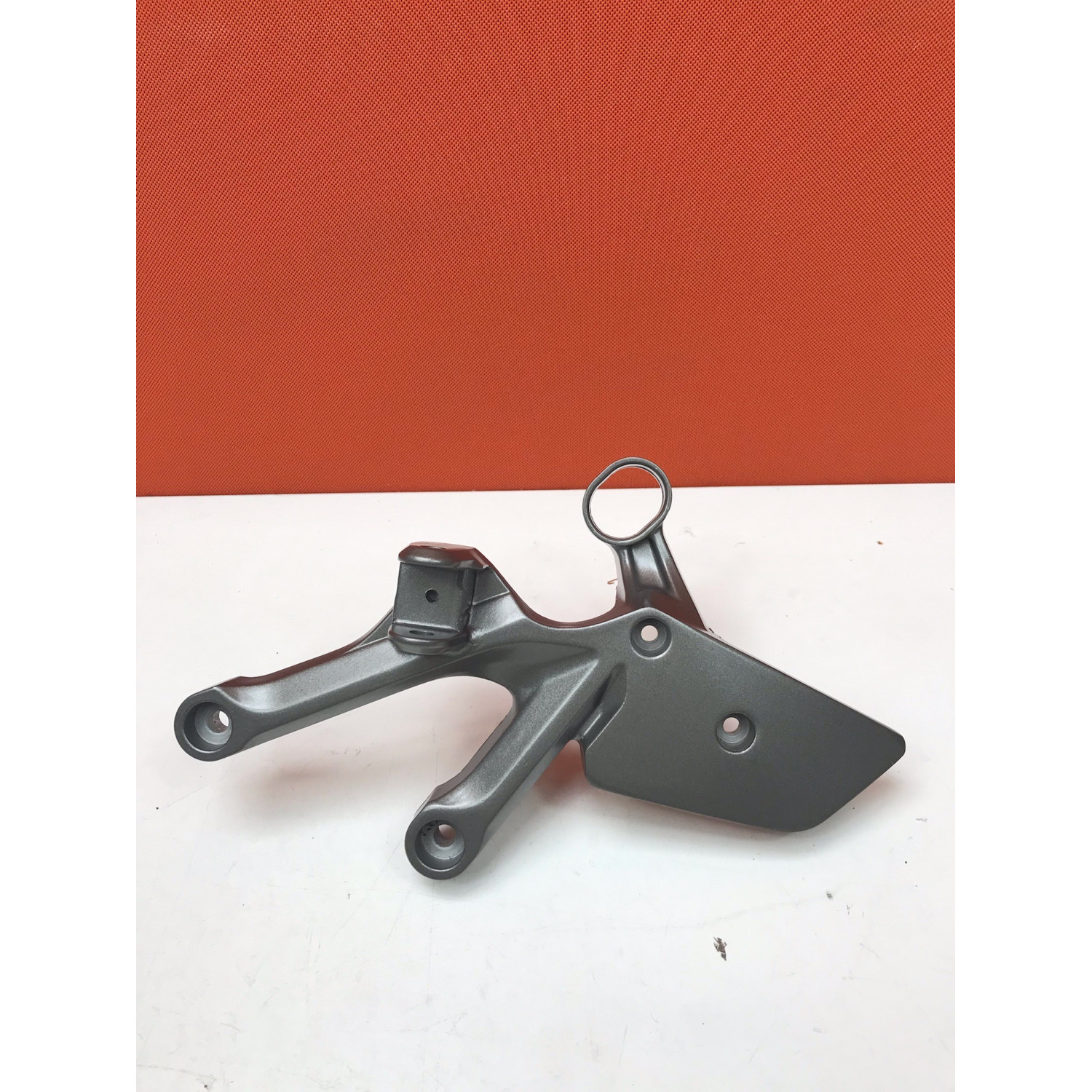 Platine repose pieds avant droite pour HONDA CB 1000 50655-MFNA-0000