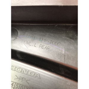 Cache latéral arrière sous selle gauche pour HONDA CBR 125 R 83700-KPP-T00
