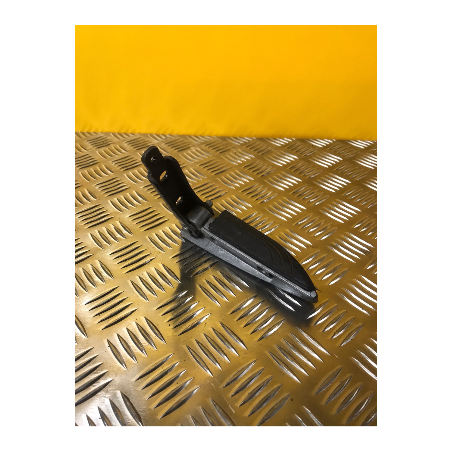 Repose pied arrière droit pour PIAGGIO BEVERLY 350 2014