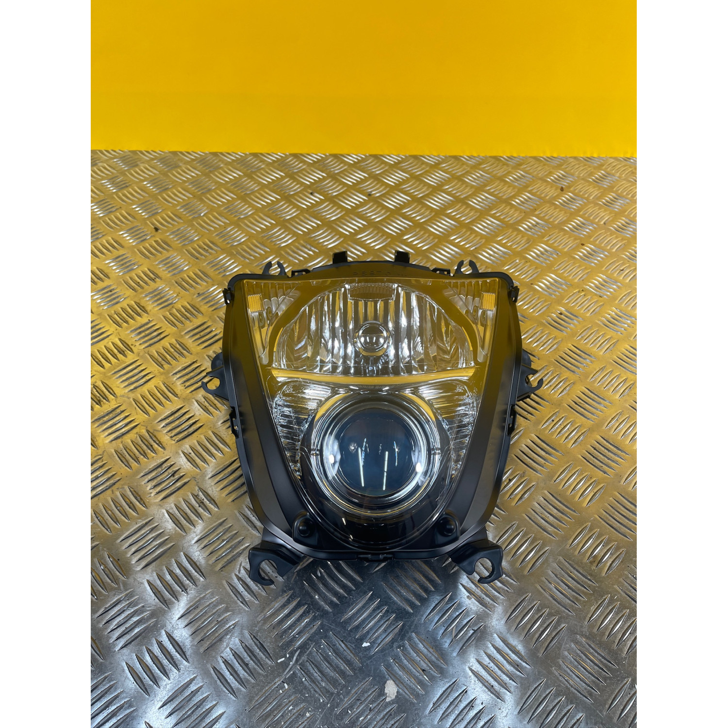 Phare avant pour SUZUKI GSXR 1300 35100-15H01-999