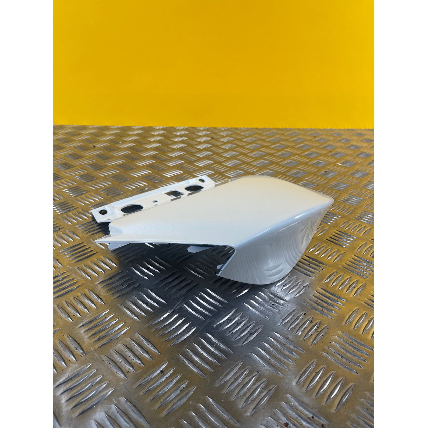 Coque arrière pour SUZUKI BURGMAN 125 47311-03H00-YC3