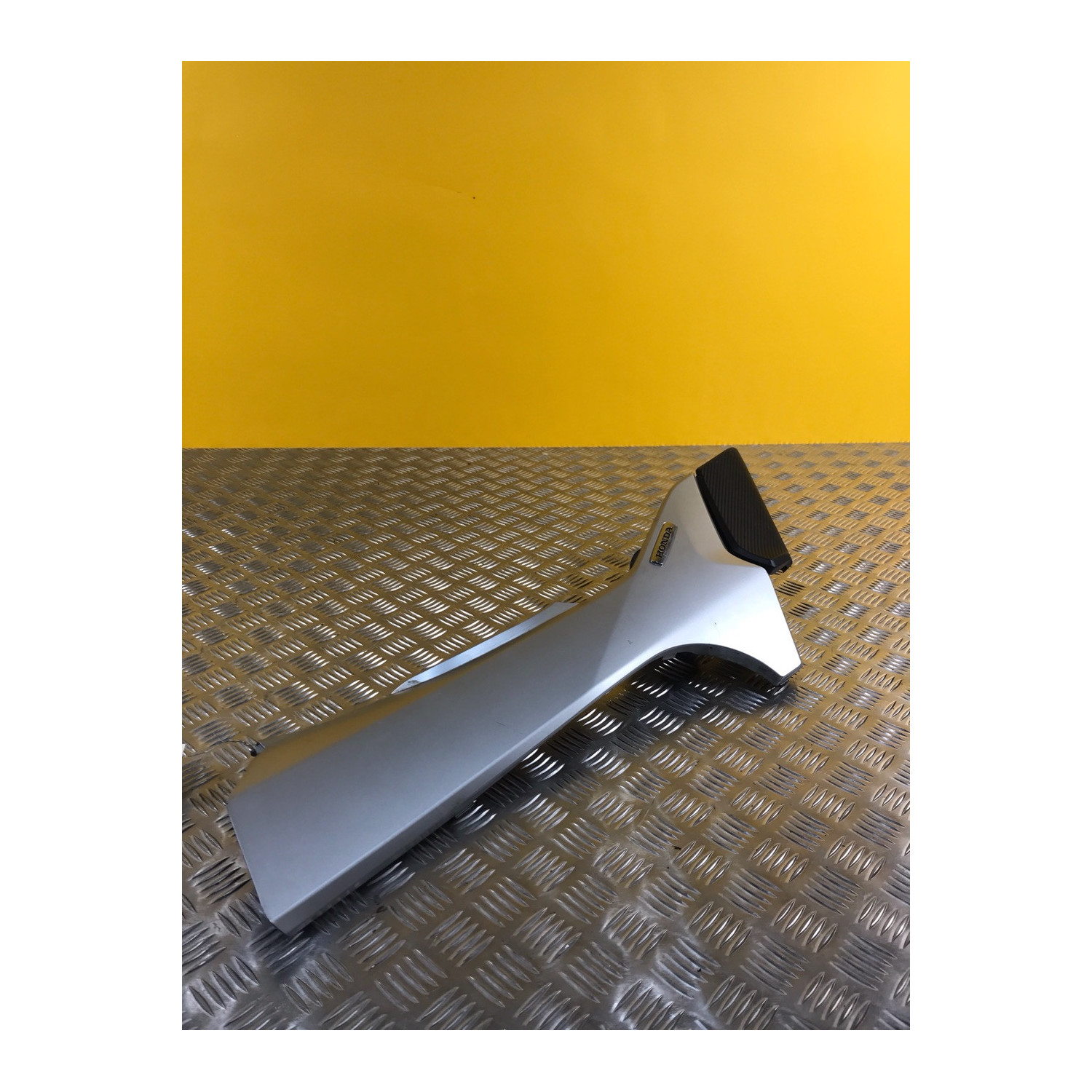 Cache latéral arrière sous selle gauche pour HONDA NC 750D 2014