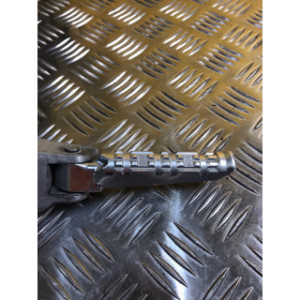 Platine repose pieds arrière droite pour YAMAHA T MAX 560 2020