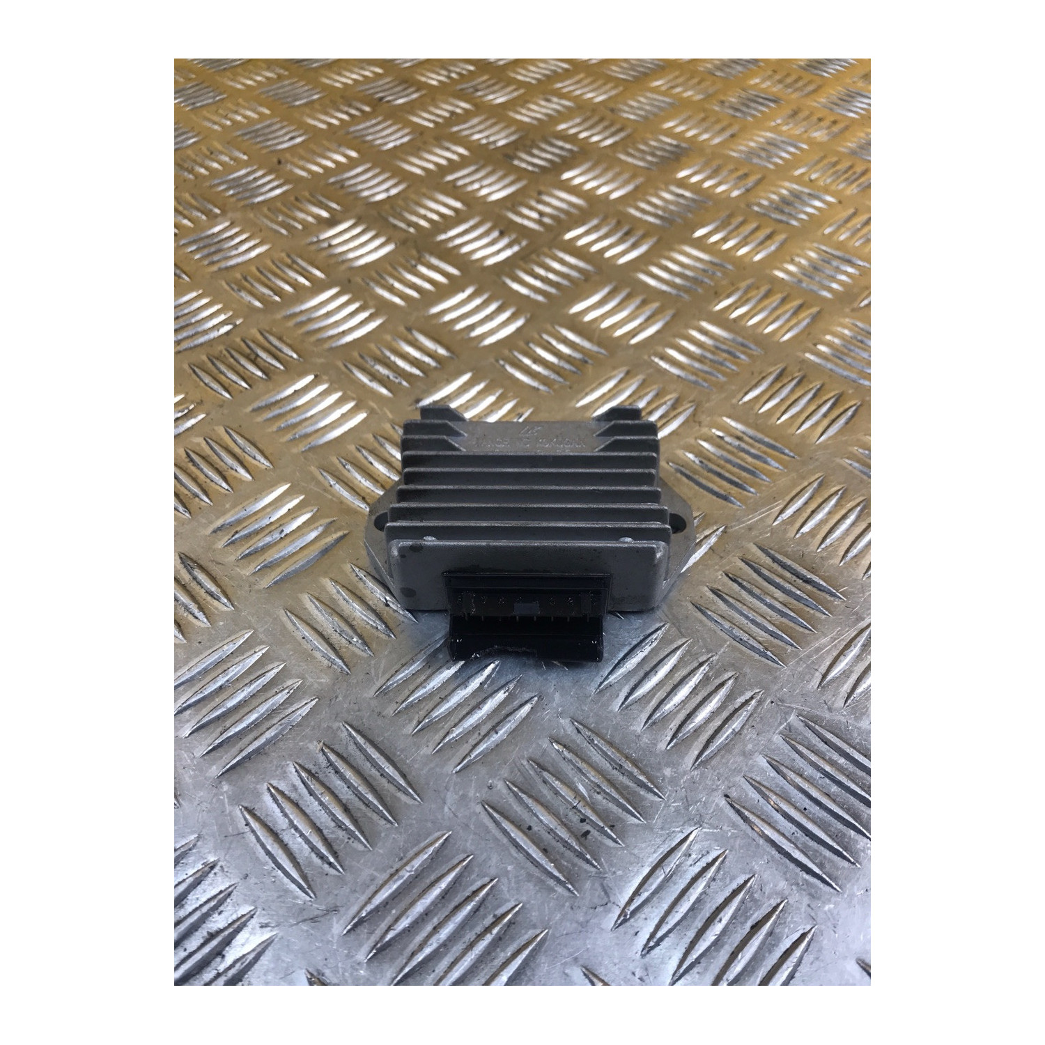 Régulateur de tension pour PIAGGIO ZIP 50 2013