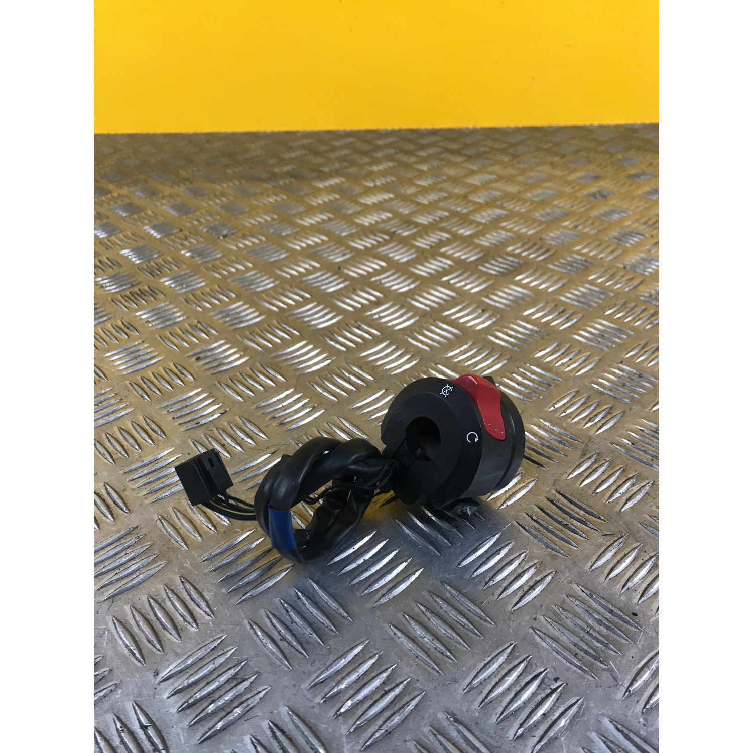 Commodo droit démarrage pour SUZUKI GLADIUS 650 2010