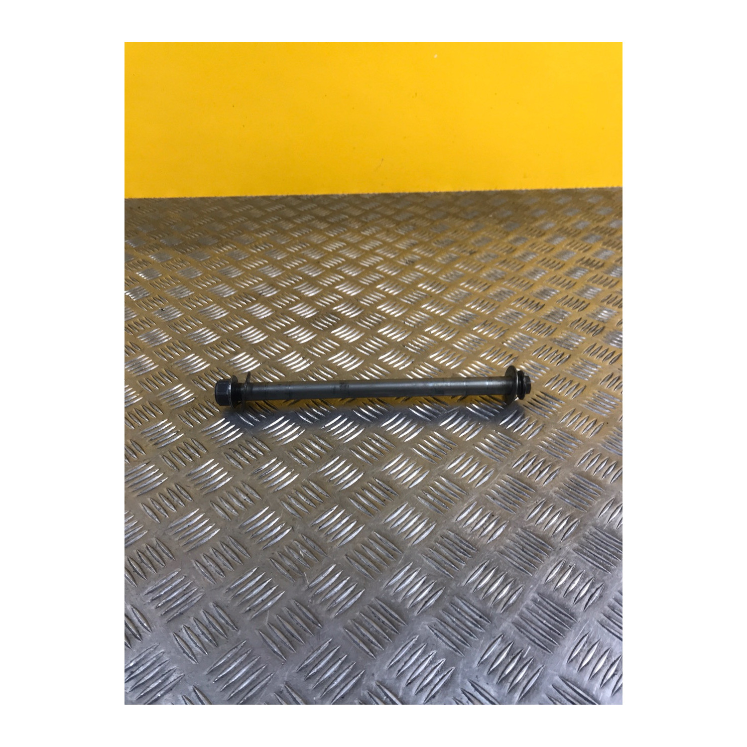 Axe de roue avant pour SUZUKI GLADIUS 650 2010