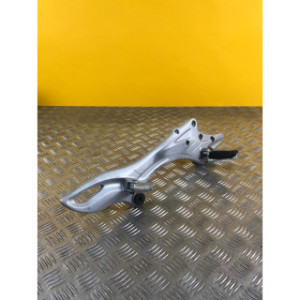 Platine repose pieds avant droite pour SUZUKI GLADIUS 650 2010