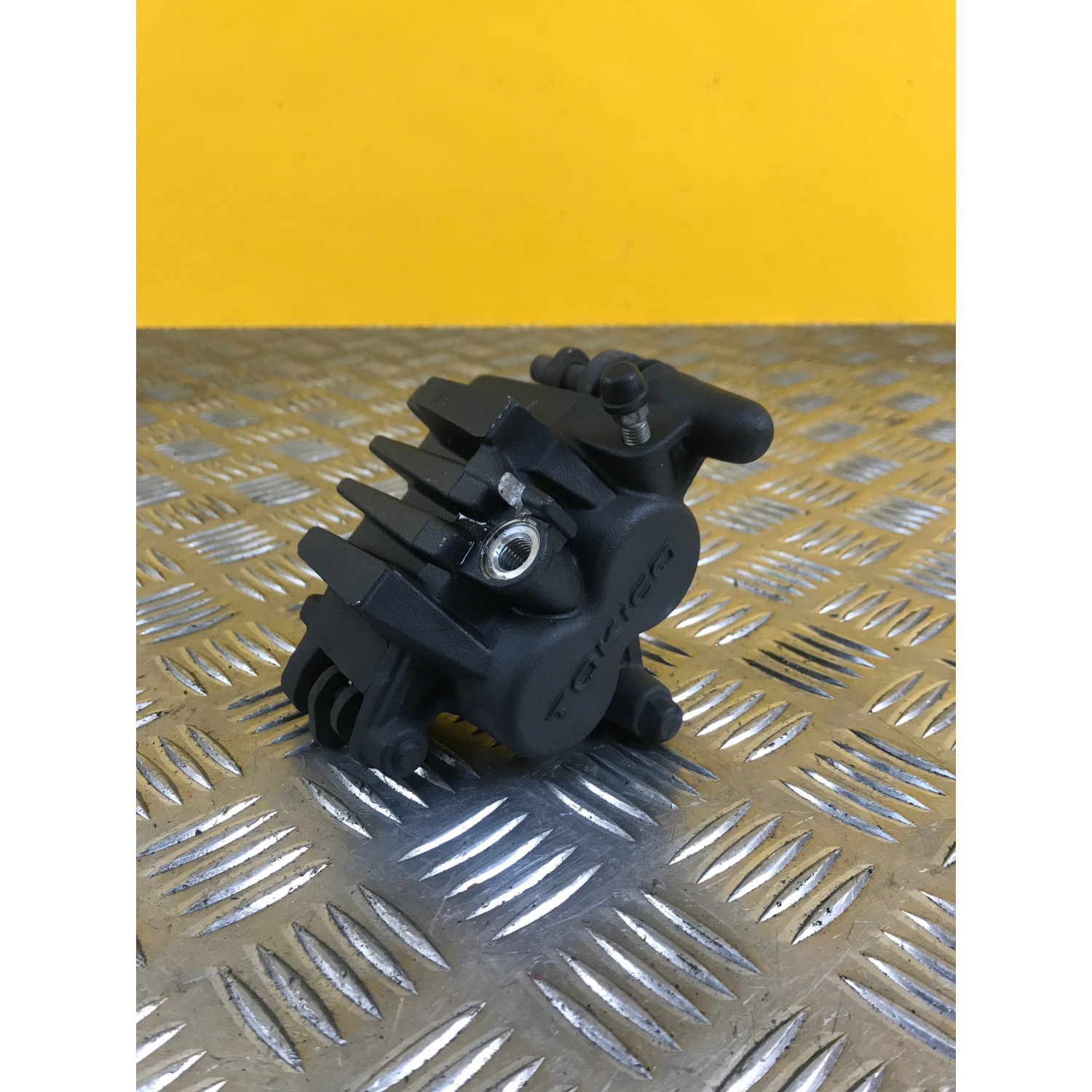 étriers de frein avant droit pour SUZUKI GLADIUS 650 2010