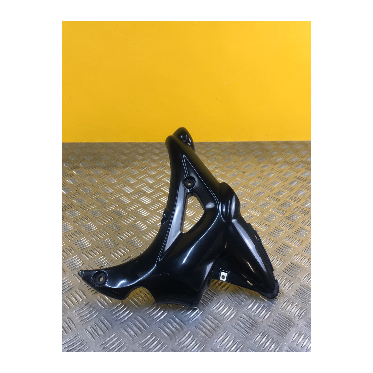 Cache chassis latéral gauche pour SUZUKI GLADIUS 650 2010