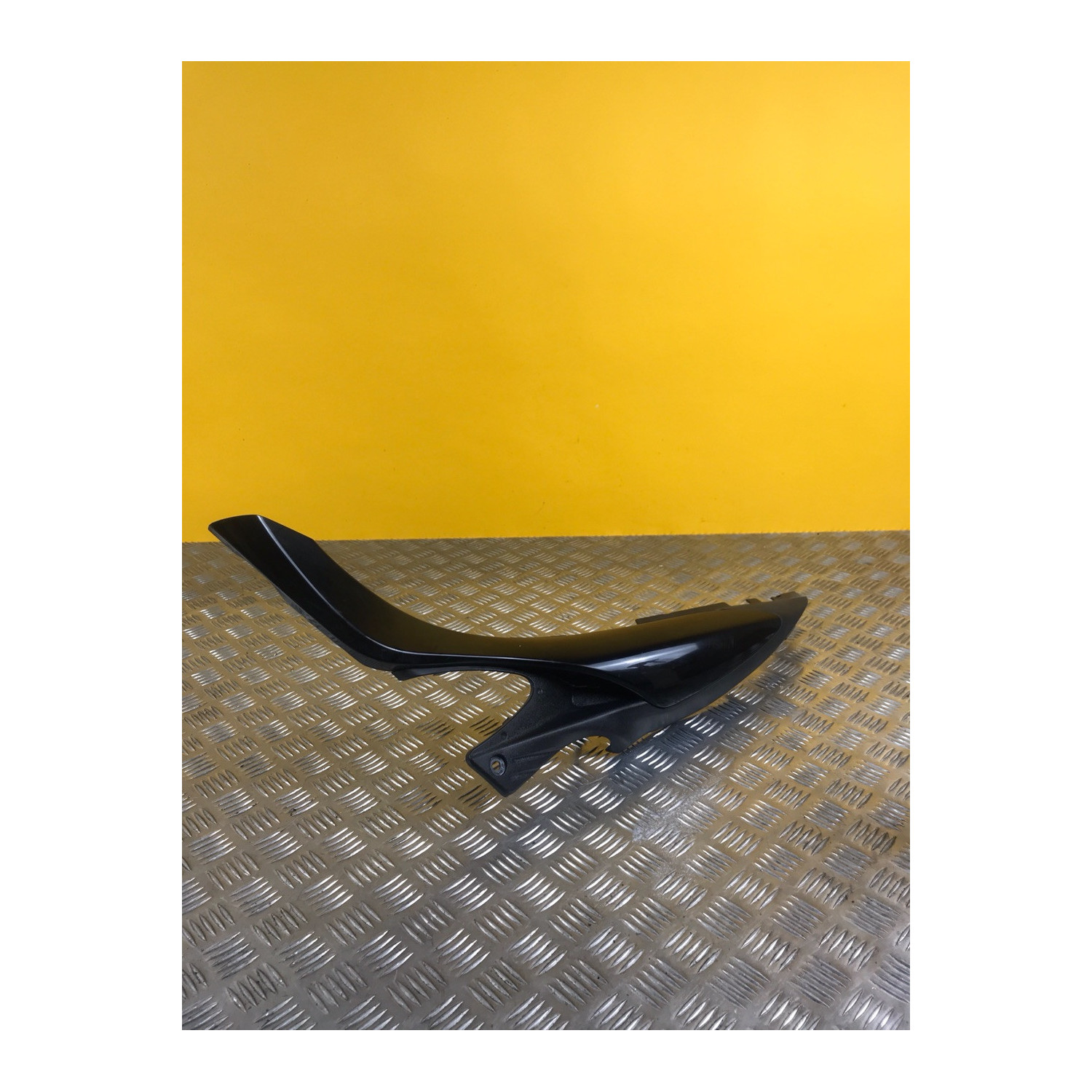 Demi coque arrière gauche pour SUZUKI GLADIUS 650 2010