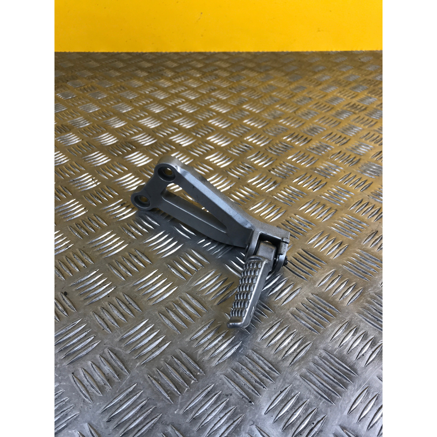 Platine repose pieds arrière gauche pour KAWASAKI Z 750 2006