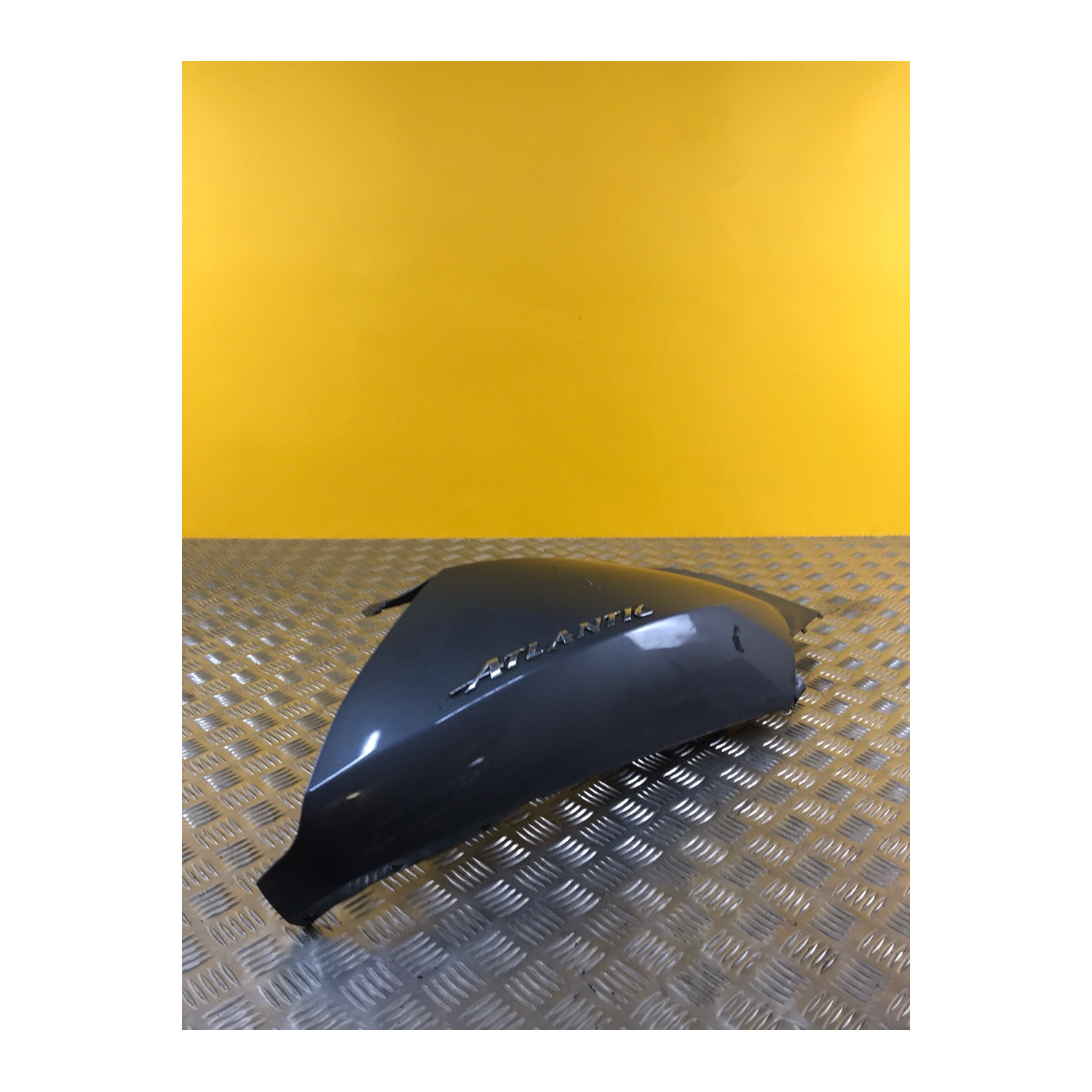 Demi coque arrière gauche pour APRILIA ATLANTIC 125 2008