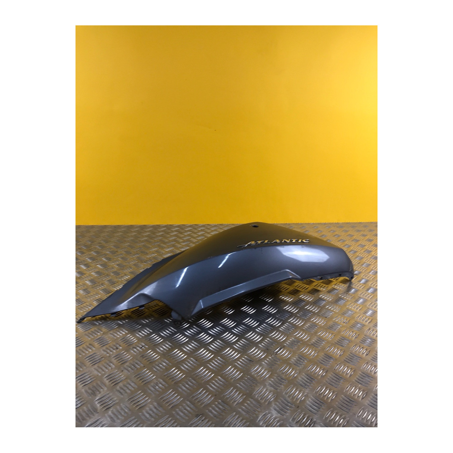 Demi coque arrière droite pour APRILIA ATLANTIC 125 2008
