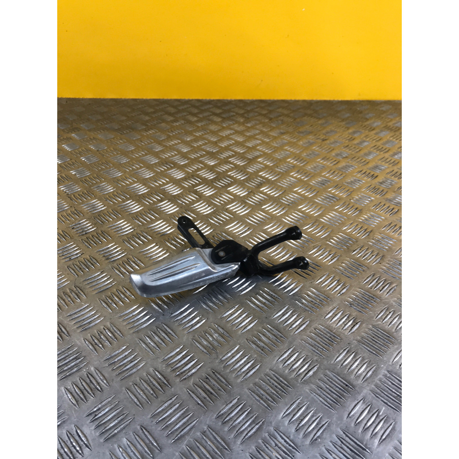 Repose pied arrière droit pour HONDA PCX 125 2016