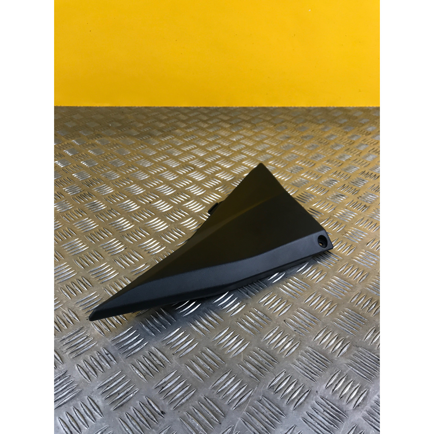 Cache latéral arrière sous selle droit pour KAWASAKI Z 750 2006