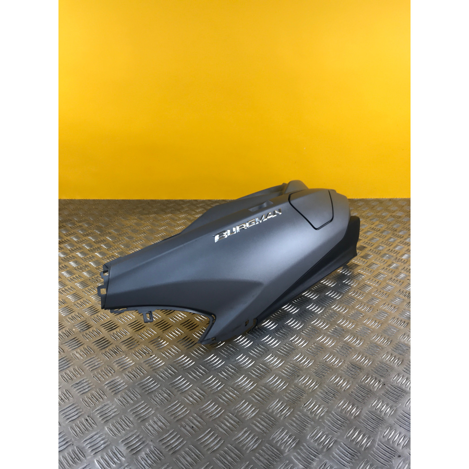 Demi coque arrière gauche pour SUZUKI BURGMAN 650 2014