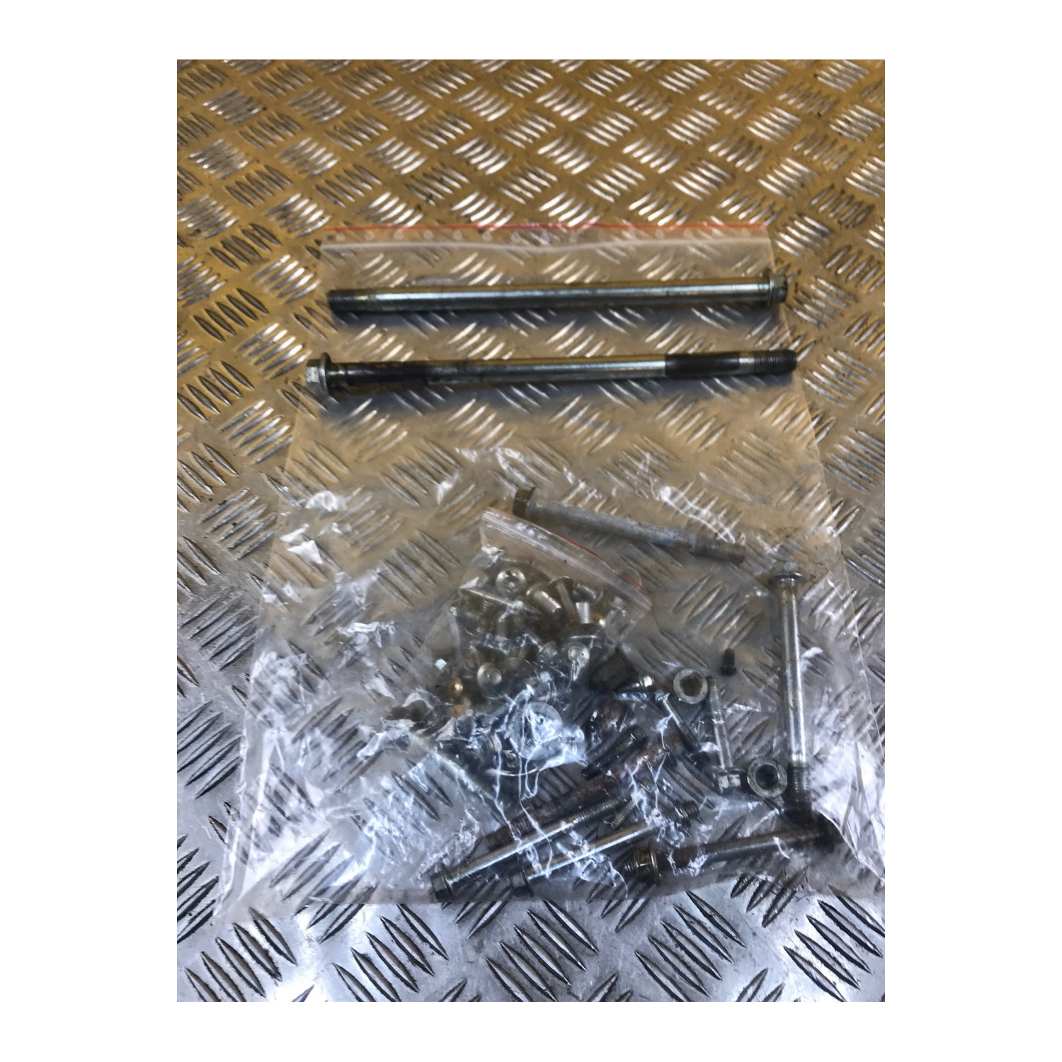 Kit visserie et axes pour ARCHIVE OUTBACK 125 2024