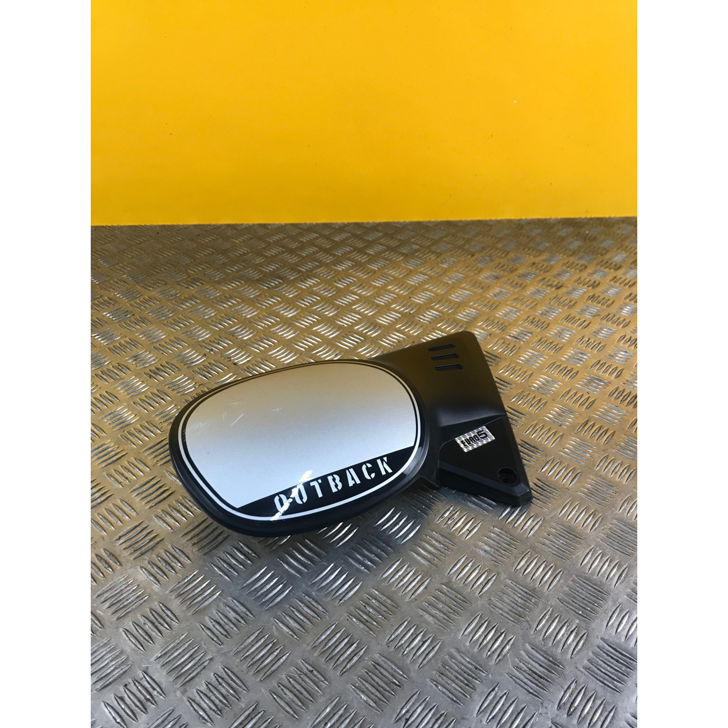 Cache latéral arrière sous selle droit pour ARCHIVE OUTBACK 125 2024