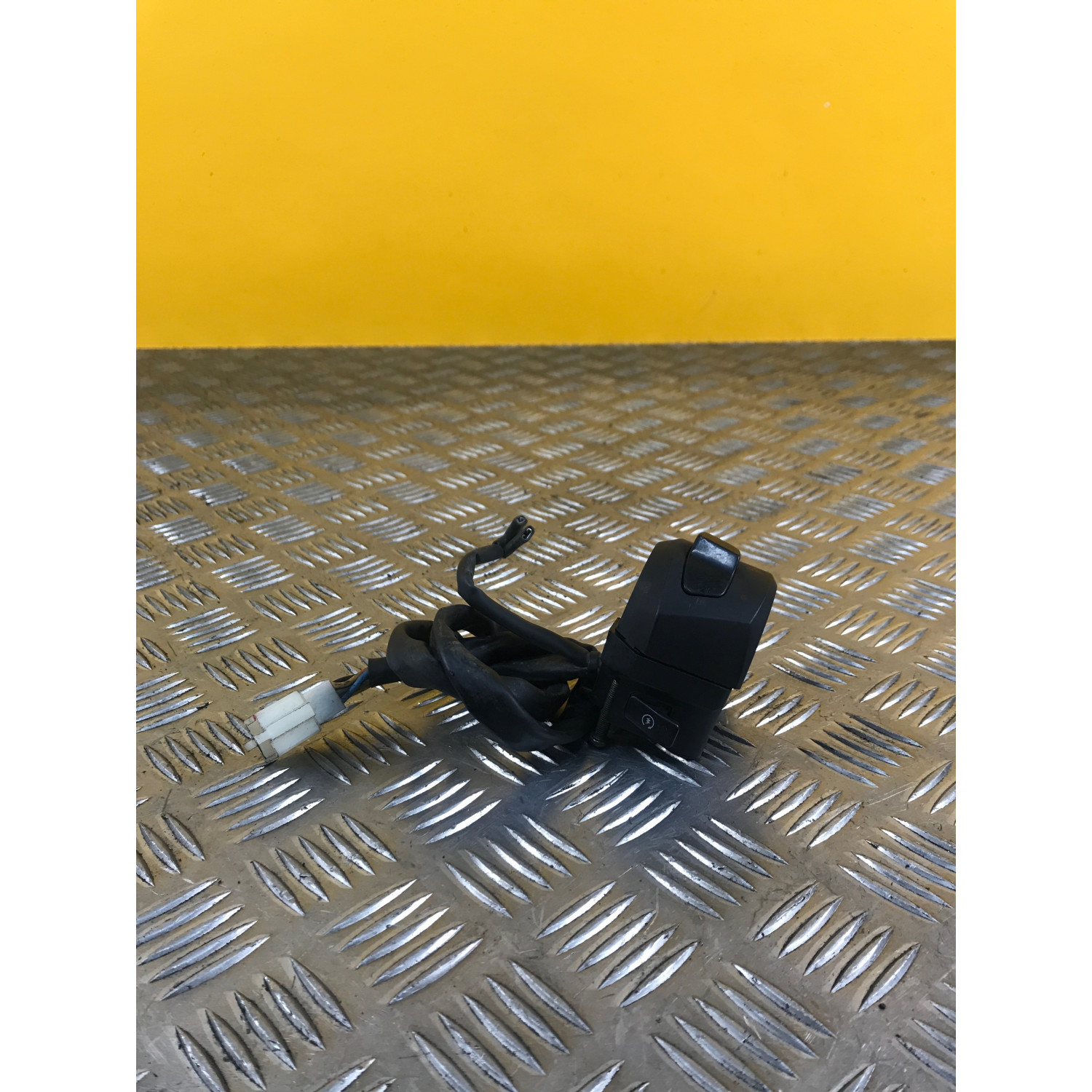 Commodo droit démarrage pour ARCHIVE OUTBACK 125 2024