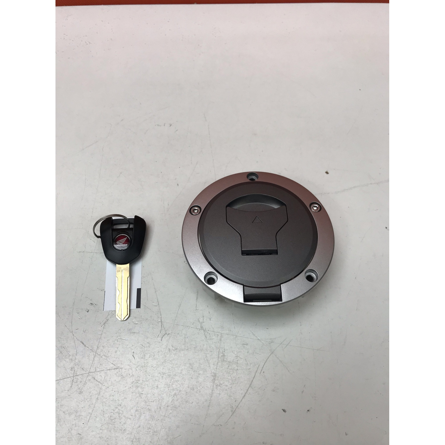 Bouchon ou trappe de réservoir pour HONDA CBR 1000 RR FIRE BLADE 06172-MKF-306