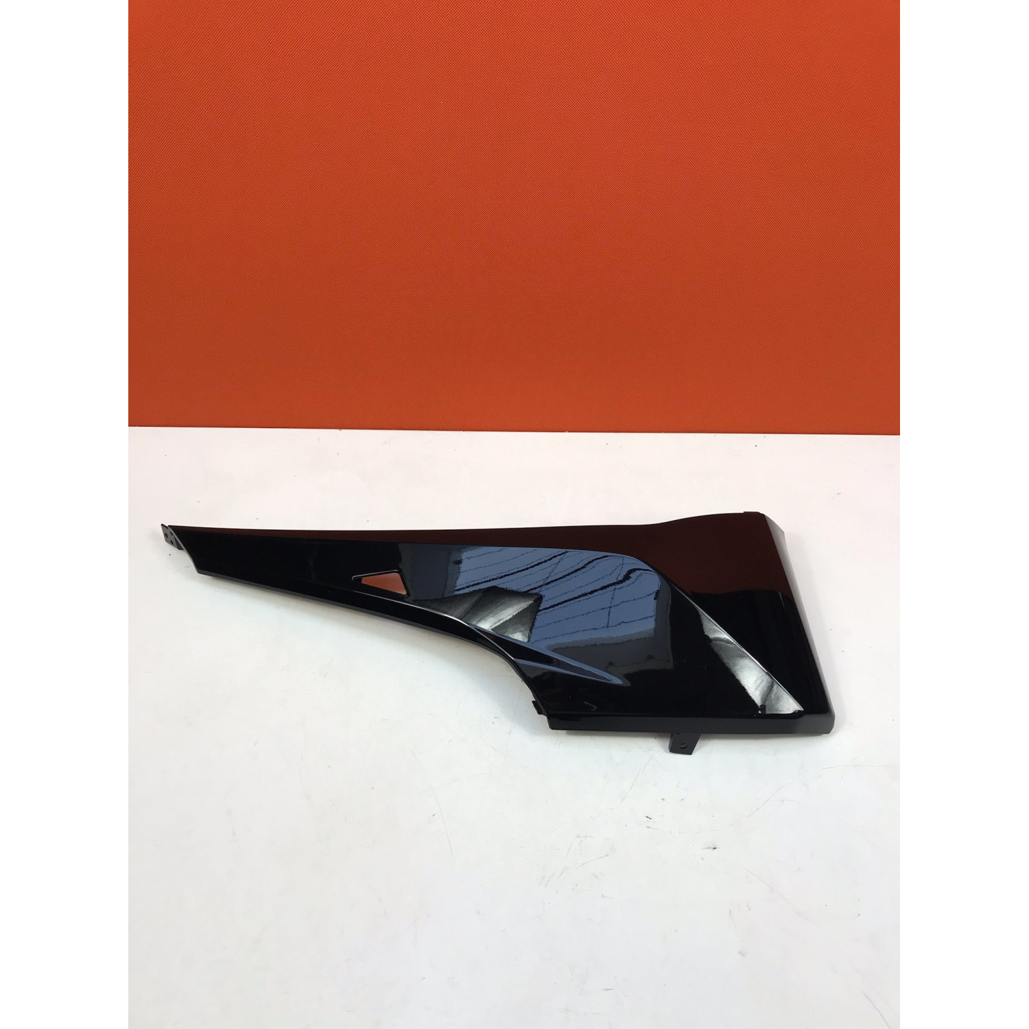 Carenage inferieur droit pour HONDA FORZA 125 64431 -K40-FOOZB