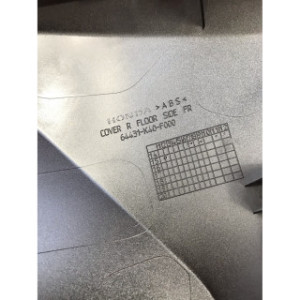 Carenage inferieur droit pour HONDA FORZA 125 64431 -K40-FOOZB