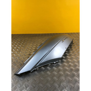 Demi coque arrière gauche pour HONDA S-wing 125 2008 83501-KRJ-7900
