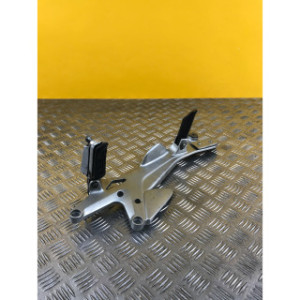 Platine repose pieds avant droite pour HONDA CBF 600 S 2010