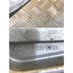 Platine repose pieds avant droite pour HONDA CBF 600 S 2010