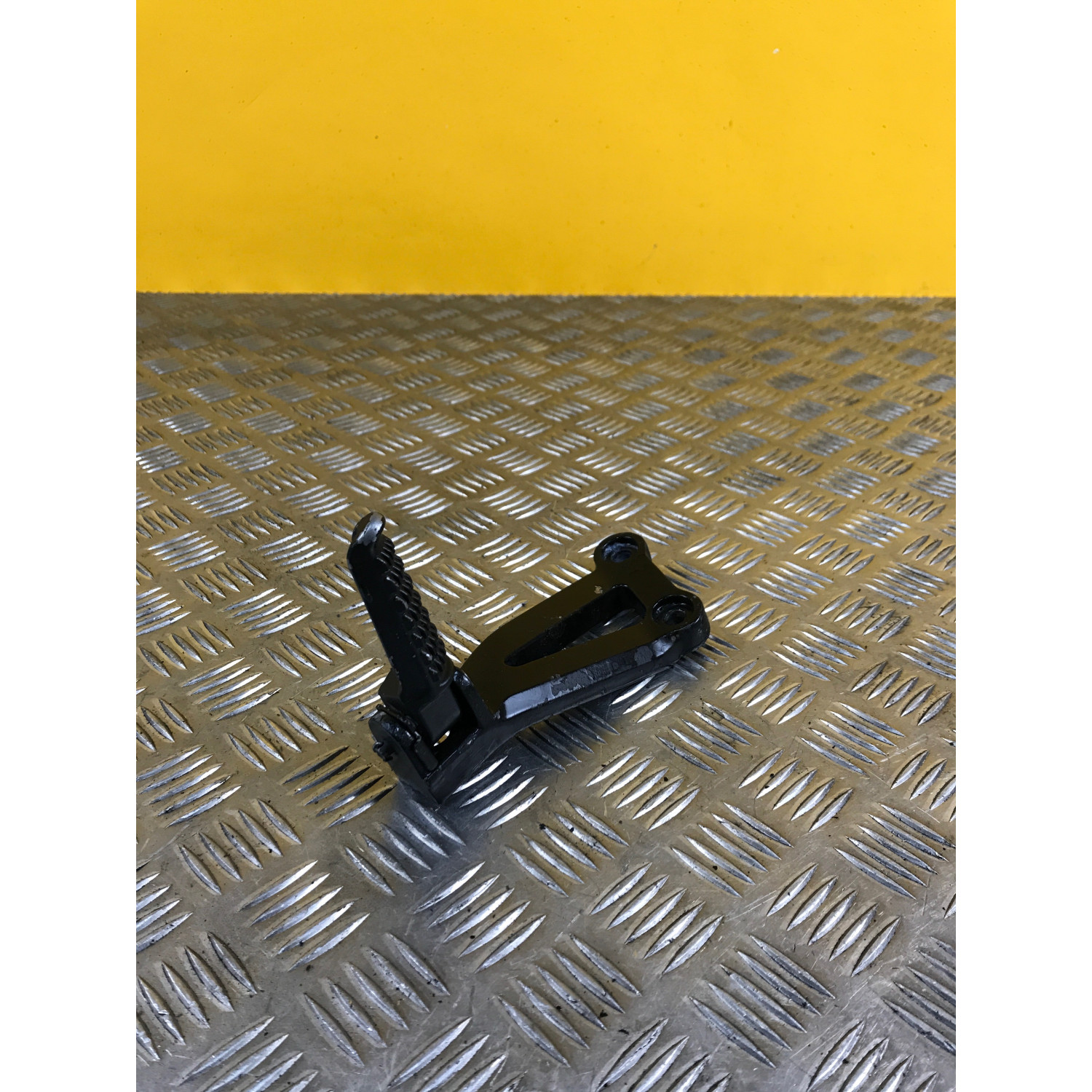 Platine repose pieds arrière gauche pour KAWASAKI Z 750 2005