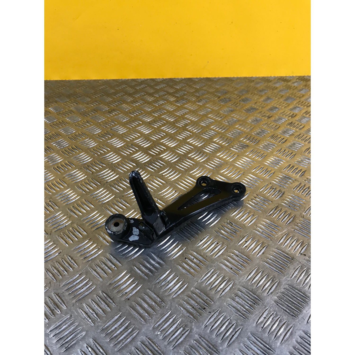 Platine repose pieds arrière droite pour KAWASAKI Z 750 2005