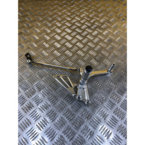 Platine repose pieds avant gauche pour KAWASAKI Z 750 2005