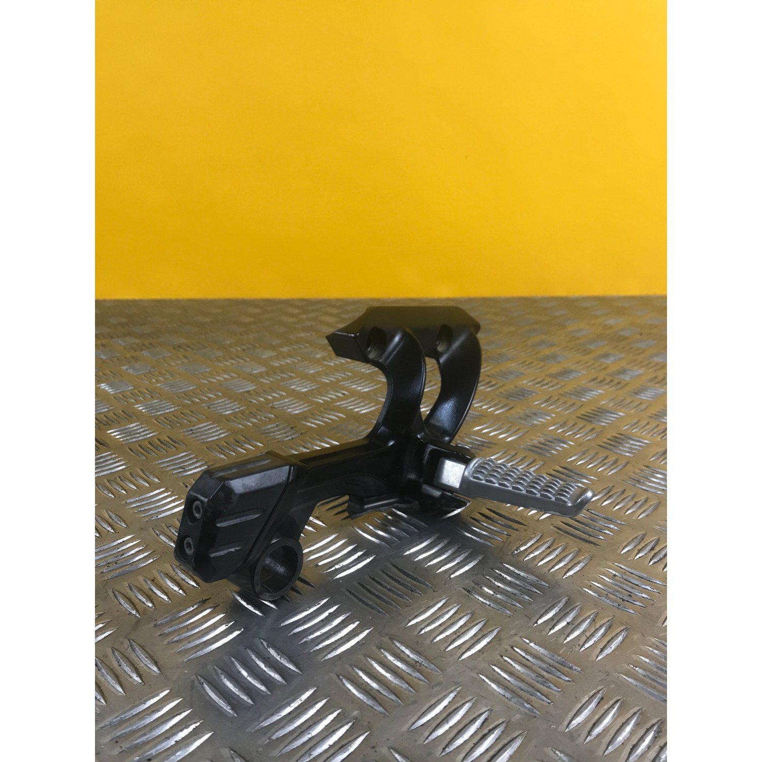 Platine repose pieds arrière droite pour KAWASAKI GTR 1400 2012