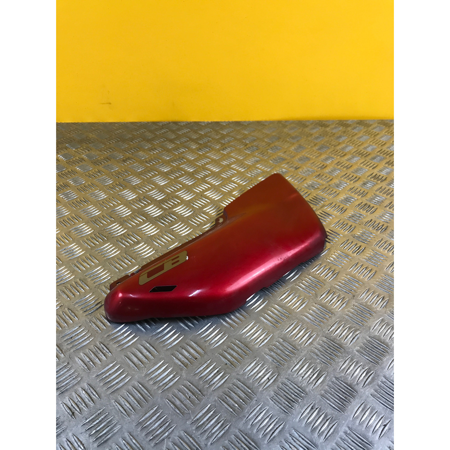 Cache latéral arrière sous selle droit pour HONDA CBF 750 F SEVEN FIFTY 2000 83601-MW3G-6100