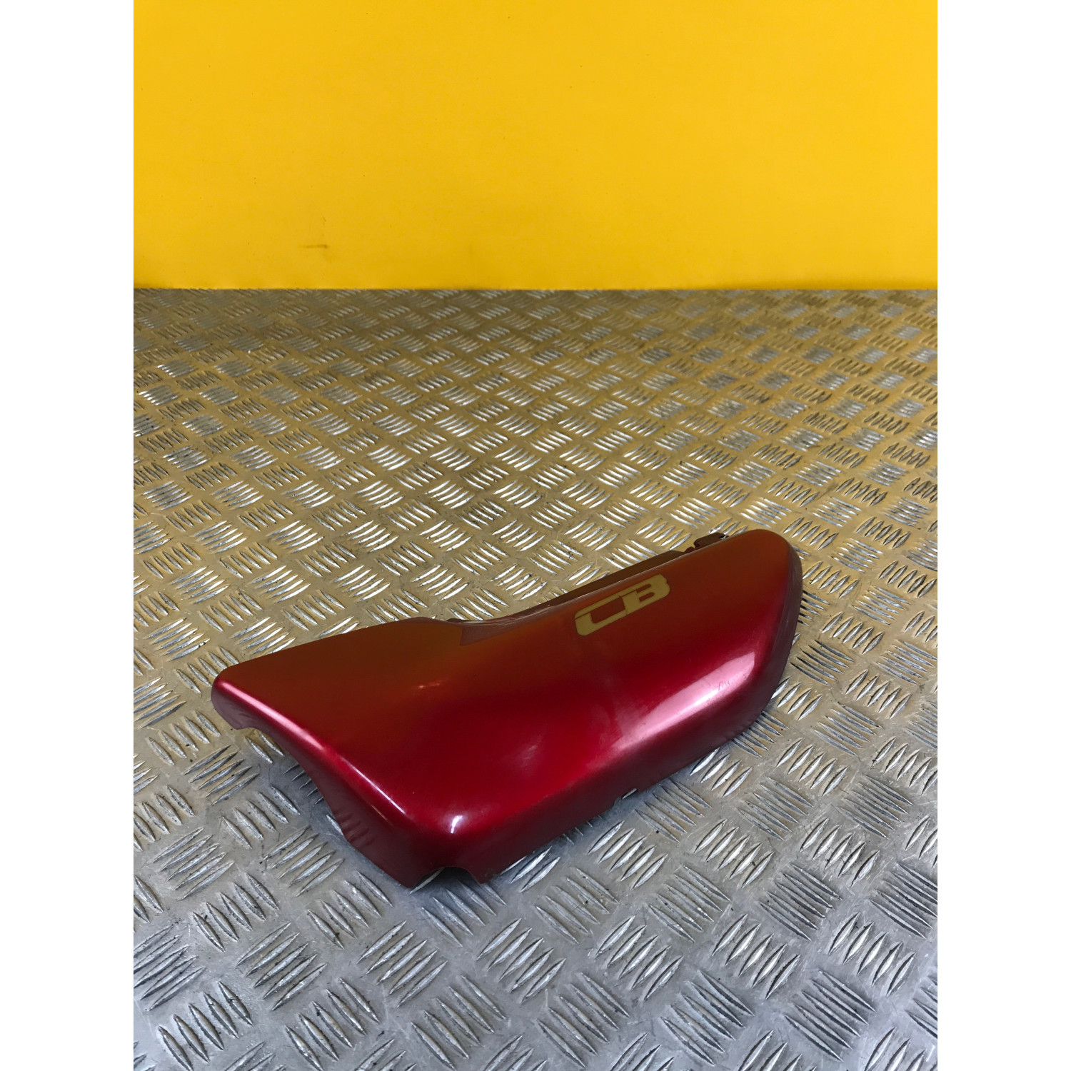 Cache latéral arrière sous selle gauche pour HONDA CBF 750 F SEVEN FIFTY 2000 83701-MW3G-6100