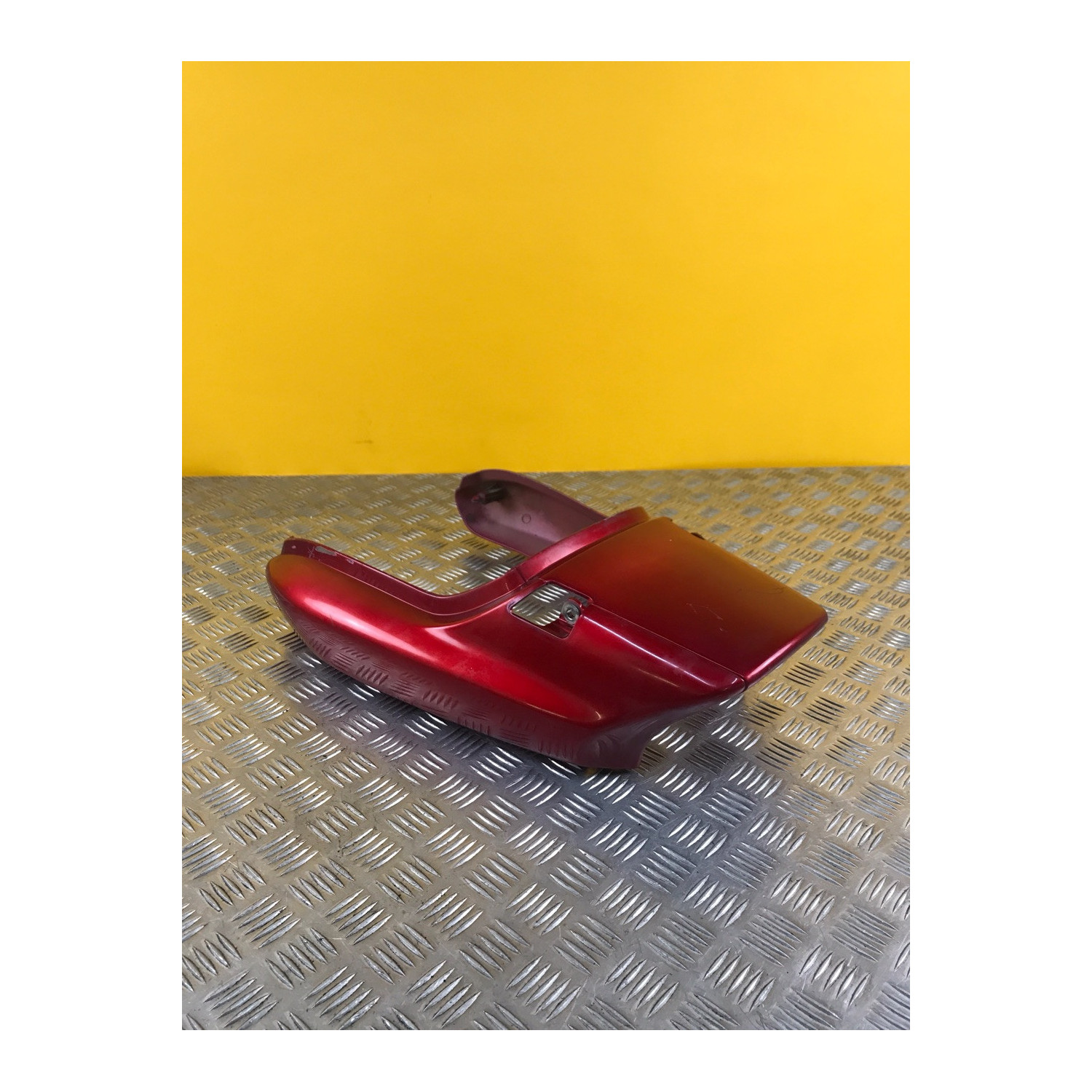 Coque arrière pour HONDA CBF 750 F SEVEN FIFTY 2000 77213-MW3G-6000