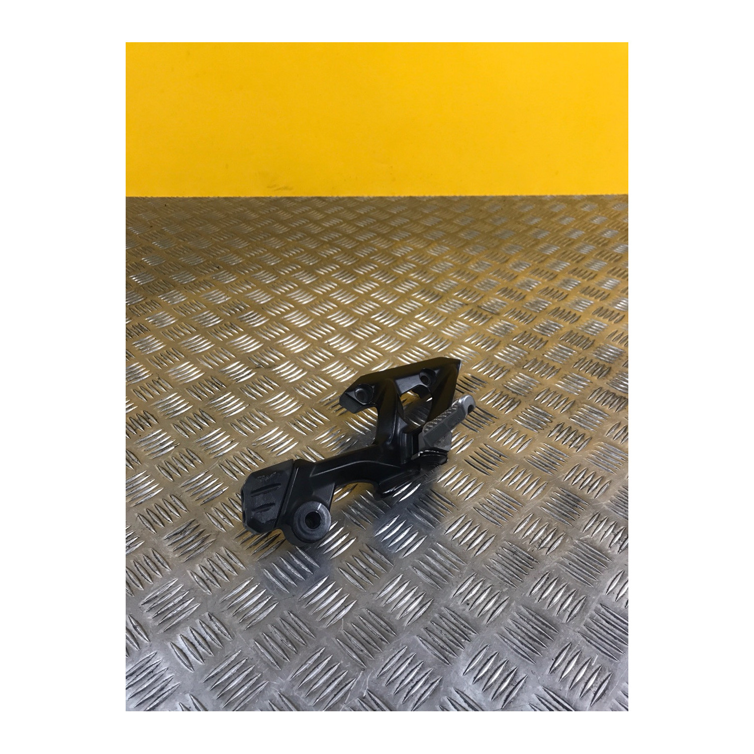 Repose pied arrière droit pour KAWASAKI GTR 1400 2010