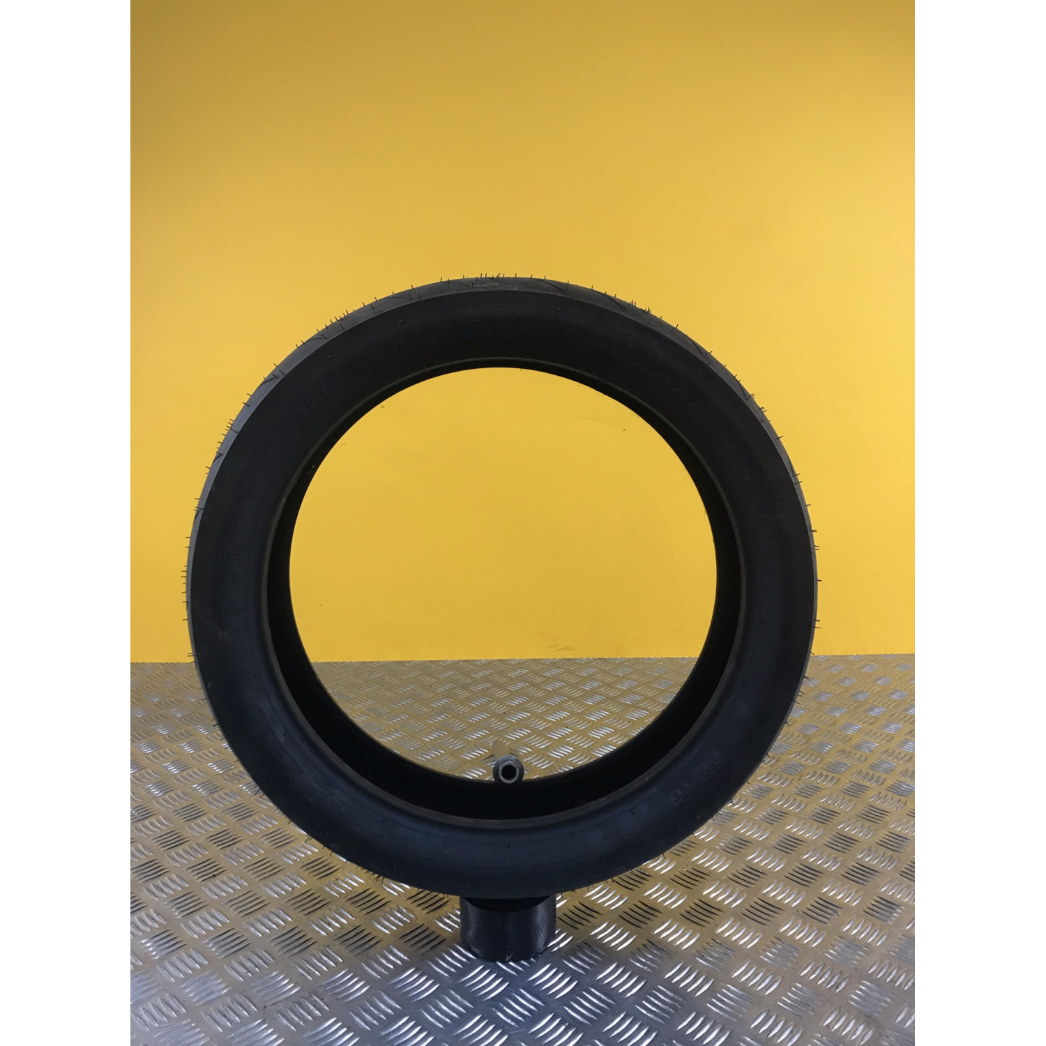 Pneu pour YAMAHA MT 03 240