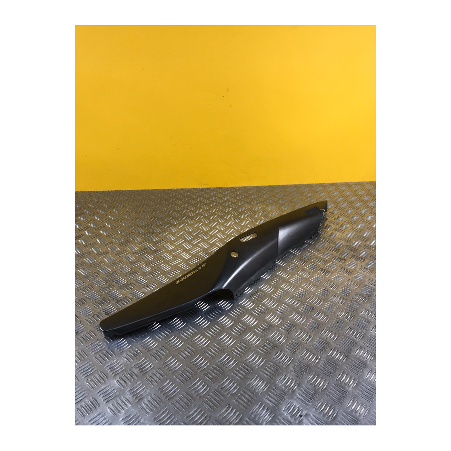 Cache latéral arrière sous selle gauche pour KAWASAKI GTR 1400 2010