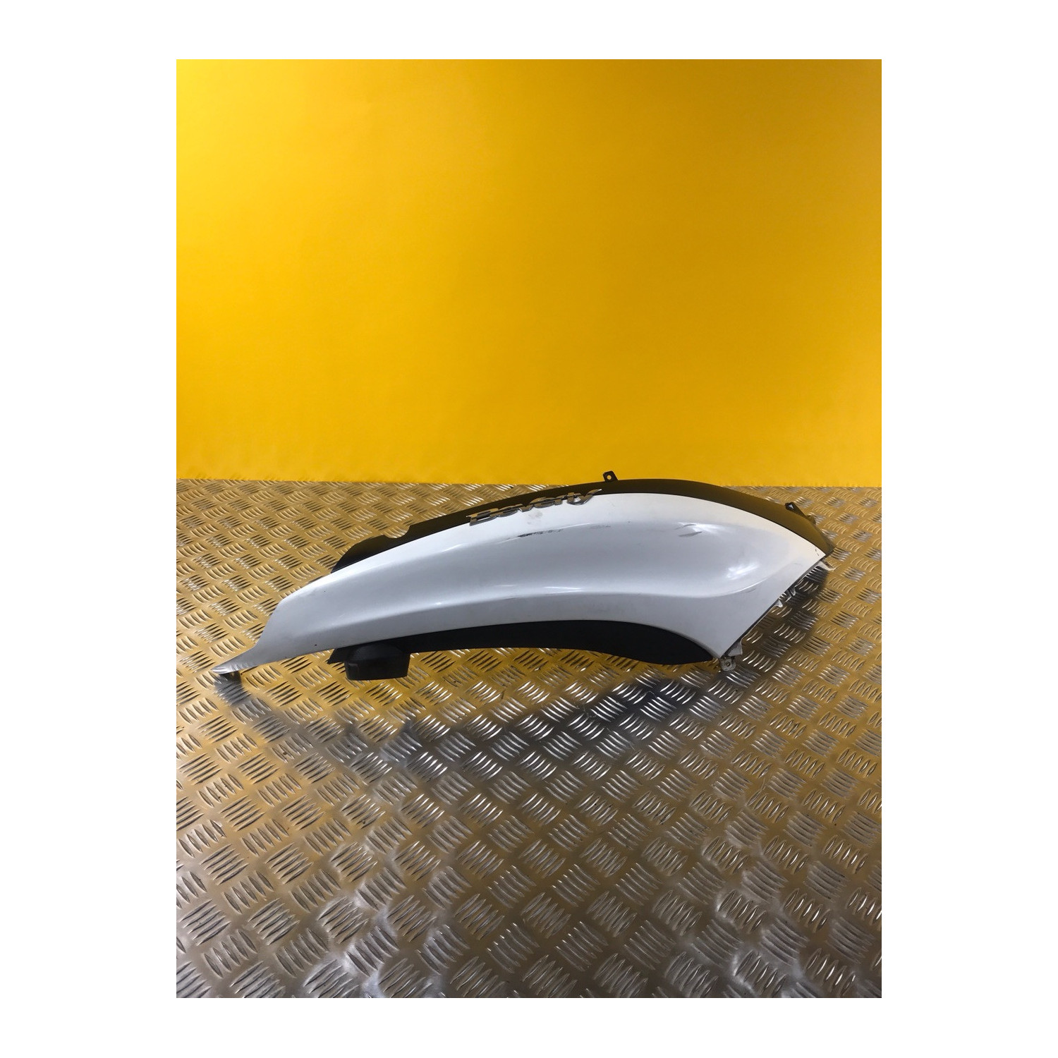 Cache latéral arrière sous selle droit pour PIAGGIO BEVERLY 125 2016