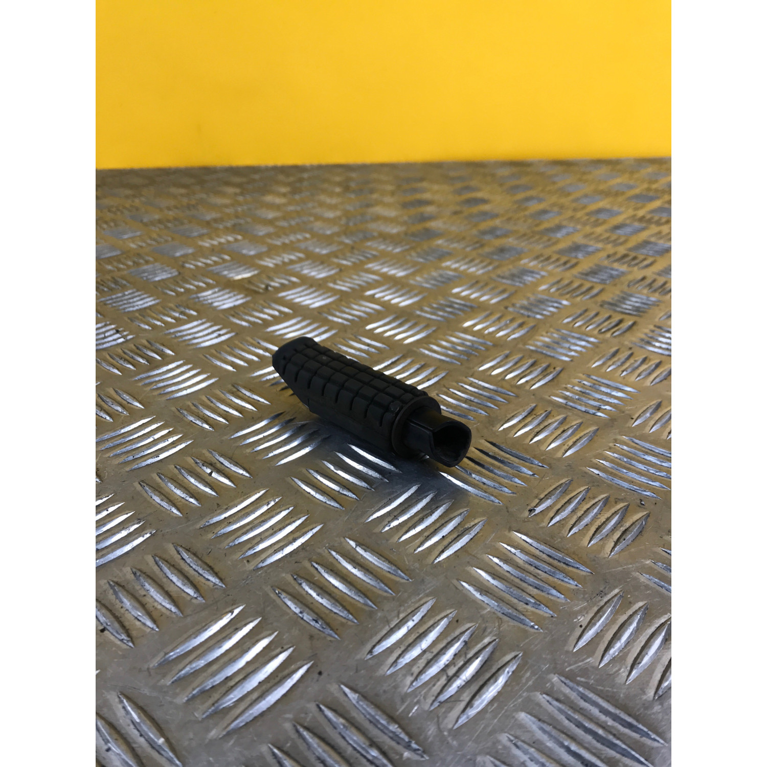 Repose pied arrière gauche pour HONDA CBF 750 F SEVEN FIFTY 2000