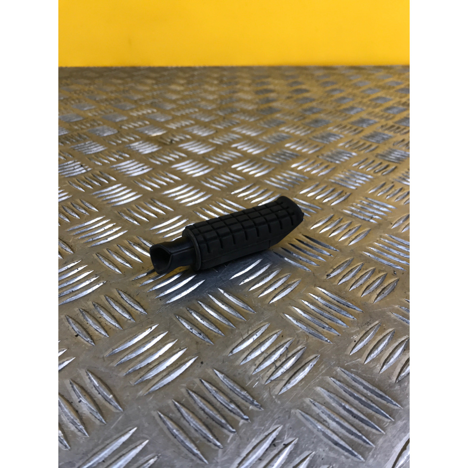 Repose pied arrière droit pour HONDA CBF 750 F SEVEN FIFTY 2000