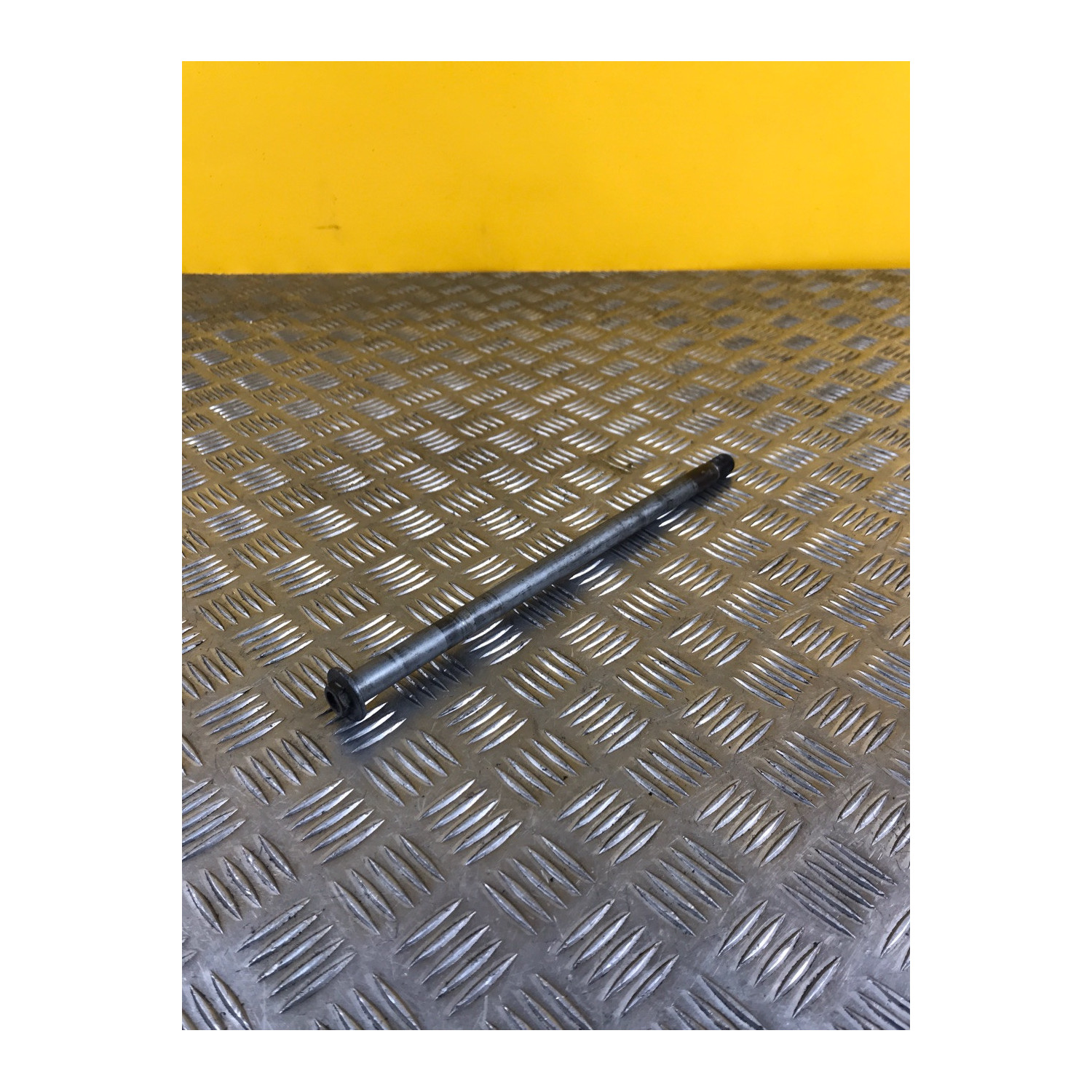 Axe de roue arrière pour HONDA CBF 750 F SEVEN FIFTY 2000