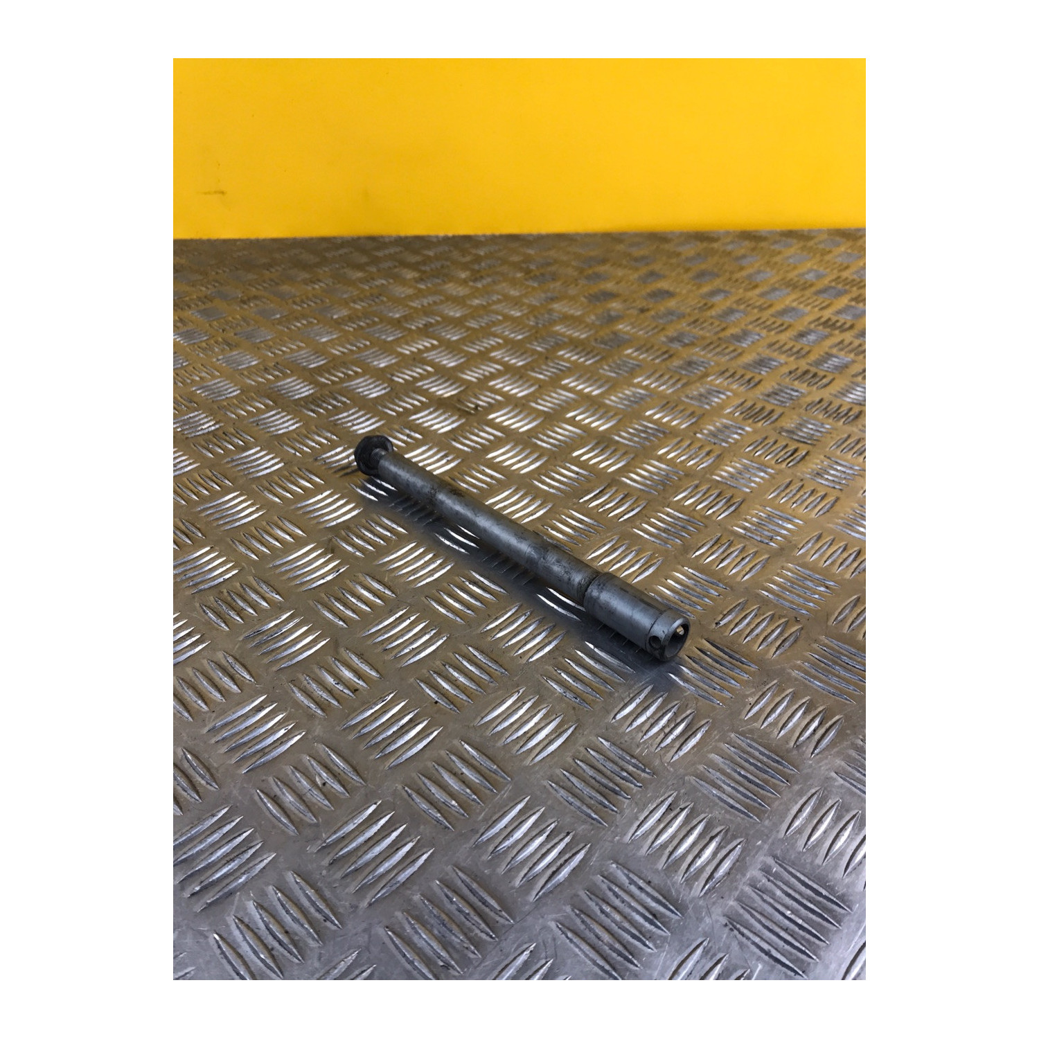 Axe de roue avant pour HONDA CBF 750 F SEVEN FIFTY 2000