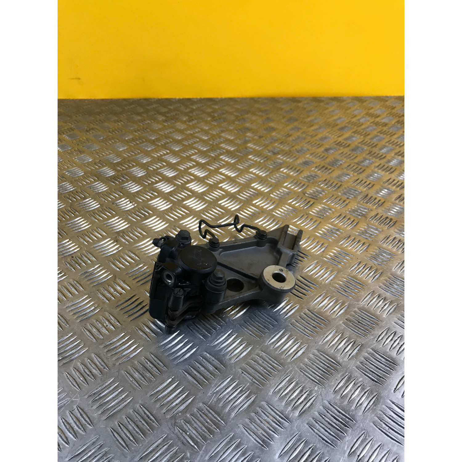 étrier de frein arrière pour HONDA CBF 750 F SEVEN FIFTY 2000