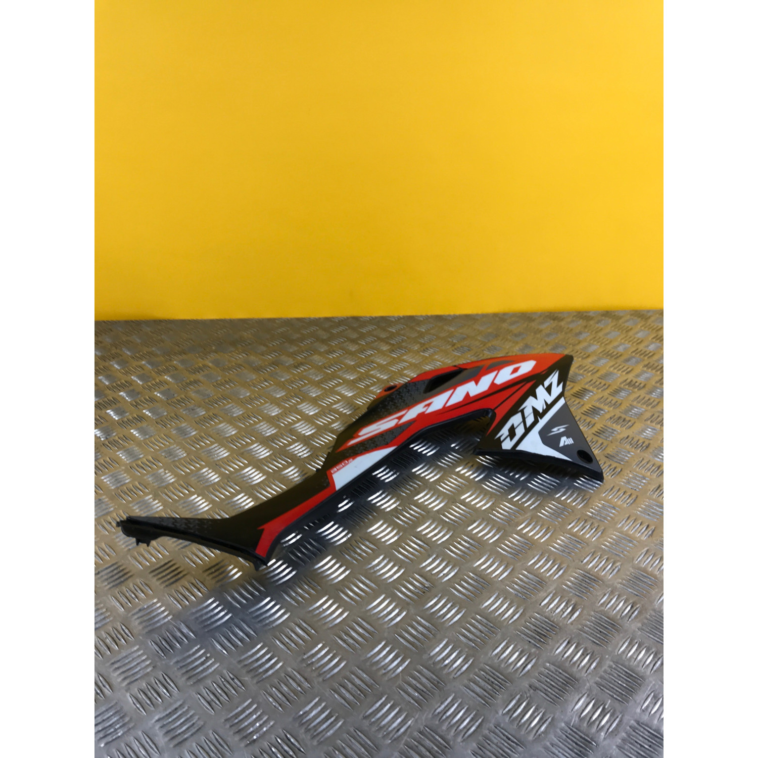 Cache reservoir droit pour APOLLO 250 DMZ 2024