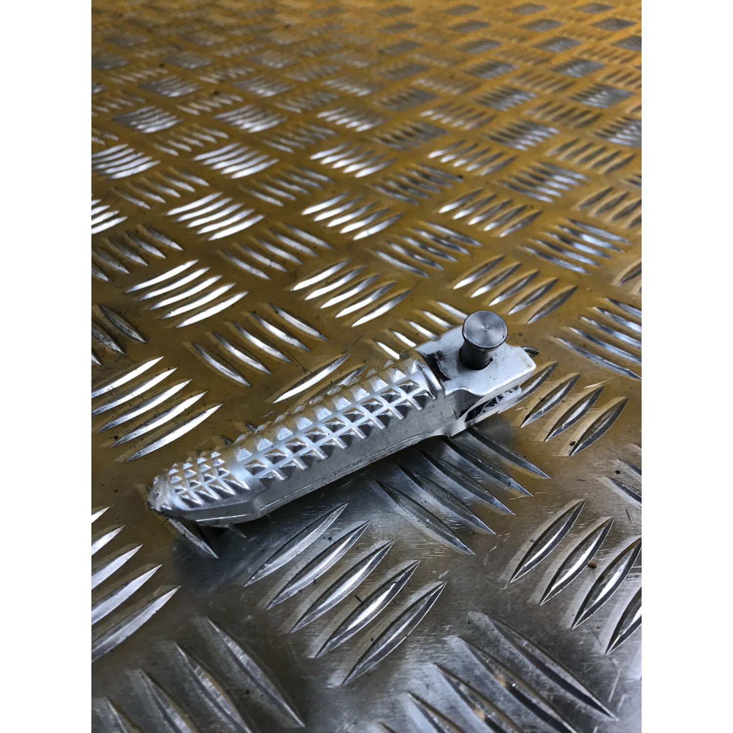 Repose pied droit pour BMW S 1000 RR 2012