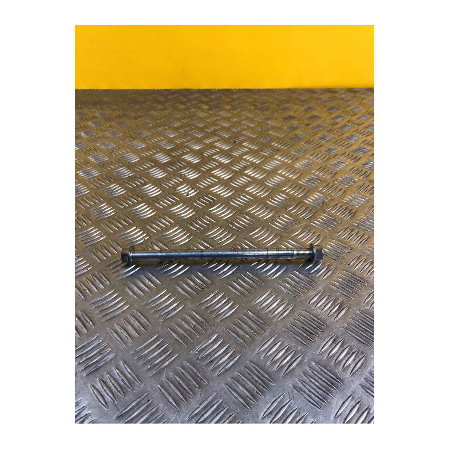 Axe de roue avant pour APOLLO 250 DMZ 2024