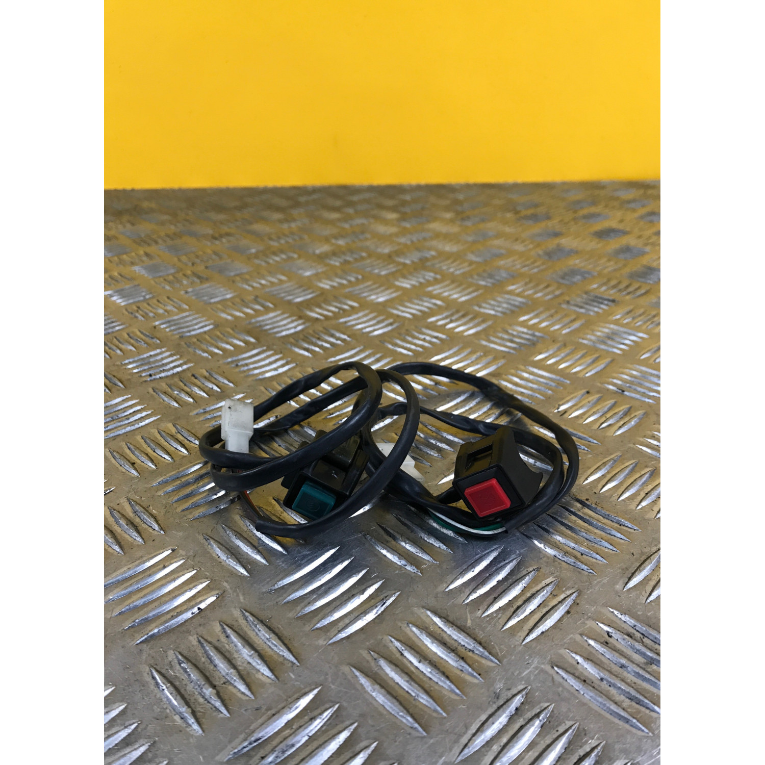 Commodo droit démarrage pour APOLLO 250 DMZ 2024